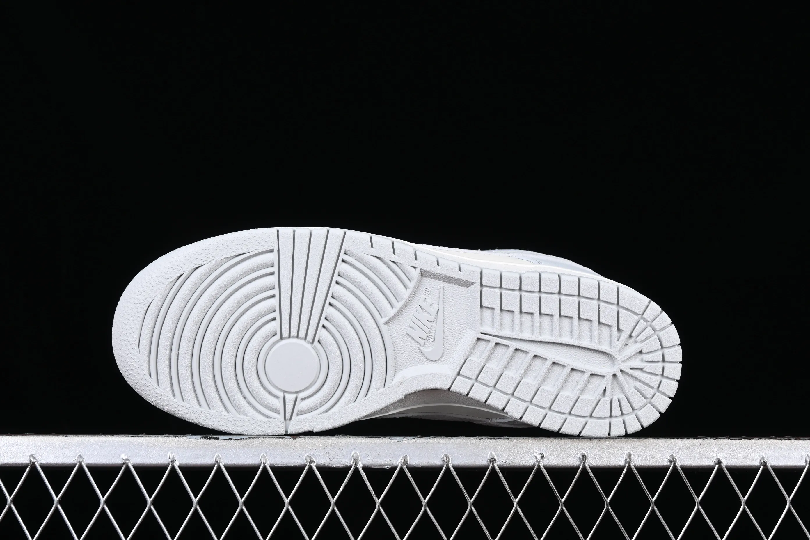 All categories Nk SB Dunk series Nk SB Dunk Low low-top sneakers Nk Dunk Low "Needlework" embossed gray SB low-top sports and leisure sneakers FJ4553-133